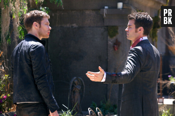 The Originals saison 1, épisode 22 : Klaus et Elijah sur une photo du final