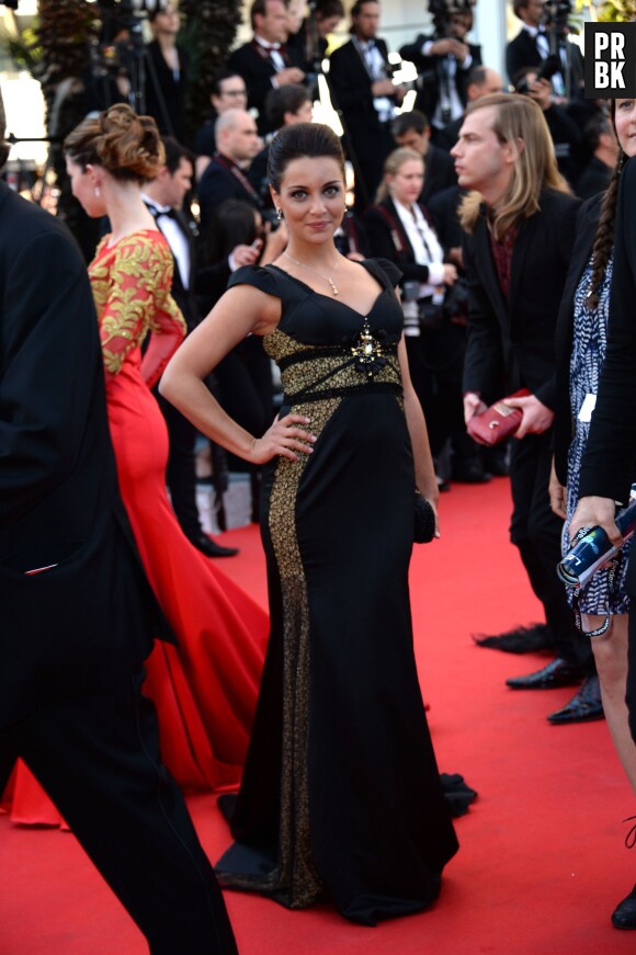 Priscilla Betti sexy sur le tapis rouge du Festival de Cannes, le 15 mai 2014