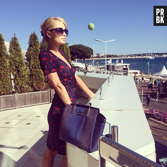 Paris Hilton profite du soleil au Festival de Cannes, le 15 mai 2014
