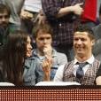Cristiano Ronaldo et Irina Shayk lors d'un match de basketball à Madrid