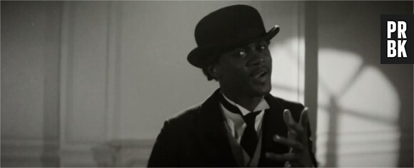 Black M en Charlie Chaplin dans le clip Sur ma route, extrait de l'album "Les Yeux plus gros que le monde"
