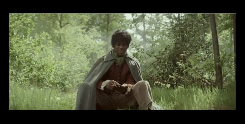 Black M en Frodon (Le Seigneur des anneaux) dans le clip Sur ma route, extrait de l&#039;album &quot;Les Yeux plus gros que le monde&quot;
