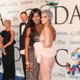 Rihanna avec Naomi Campbel lors des CFDA Awards, le 2 juin 2014