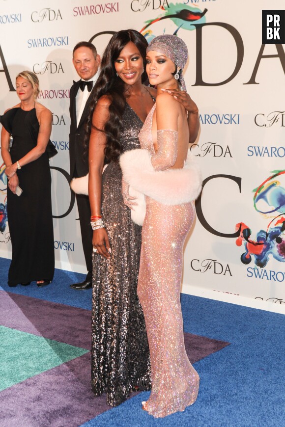 Rihanna avec Naomi Campbel lors des CFDA Awards, le 2 juin 2014