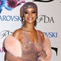 Rihanna nue ou presque sur le tapis rouge : une robe totalement transparente