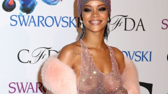 Rihanna nue ou presque sur le tapis rouge : une robe totalement transparente