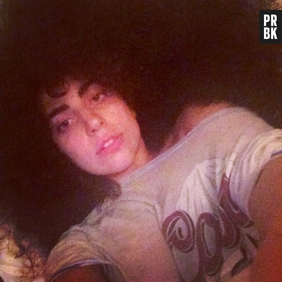 Lady Gaga dévoile son look afro sur Facebook