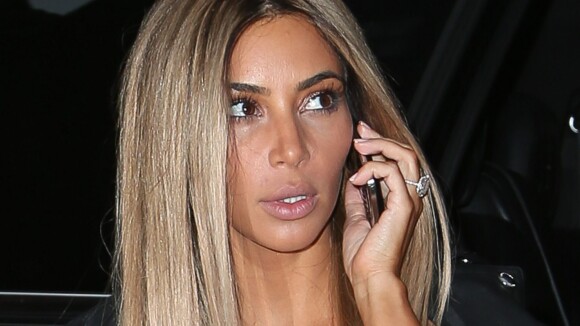 Kim Kardashian blonde : la bimbo rechange de look