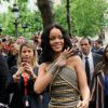 Rihanna souriante sur les Champs Elysées à Paris, le 4 juin 2014