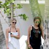 Ashley Benson et Shay Mitchell se baladent entre amies, le 30 juin 2014 à Hawaii