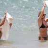 Shay Mitchell et Ashley Benson dans l'océan Pacifique, le 30 juin 2014 à Hawaii