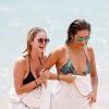 Ashley Benson et Shay Mitchell entre amies au soleil, le 30 juin 2014 à Hawaii