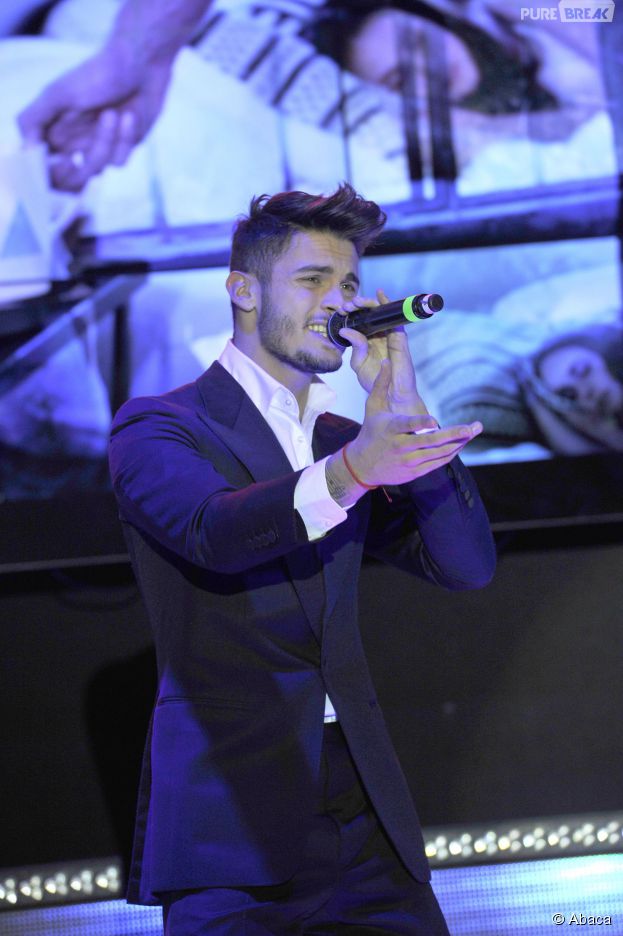 Baptiste Giabiconi annule des dates de sa tourn&eacute;e promotionnelle &agrave; cause d'un coup de fatigue