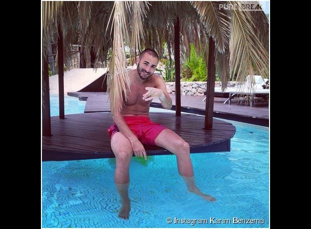 Karim Benzema en vacances au bord de la piscine après le Mondial 2014