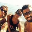 Anaïs Camizuli, Eddy et Vincent Queijo (Secret Story 7) à la plage, à Marseille
