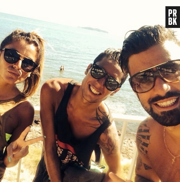 Anaïs Camizuli, Eddy et Vincent Queijo (Secret Story 7) à la plage, à Marseille
