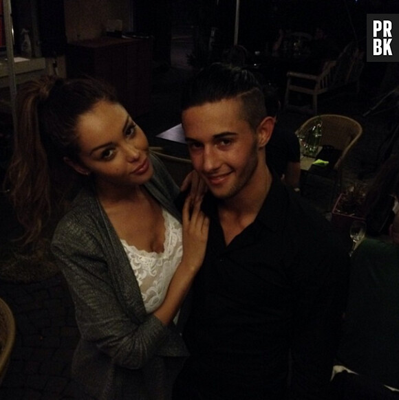 Tarek Benattia et Nabilla complices sur une photo postée sur Instagram le 22 juillet 2014