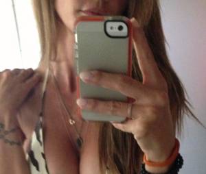 Charisma Carpenter : selfie en bikini sur Twitter