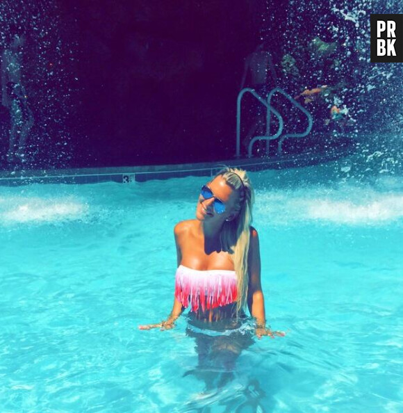 Amélie Neten en bikini sur Twitter, le 31 juillet 2014