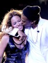 Beyoncé et Jay Z : bisous sur scène pendant un concert du On The Run Tour, en juillet 2014