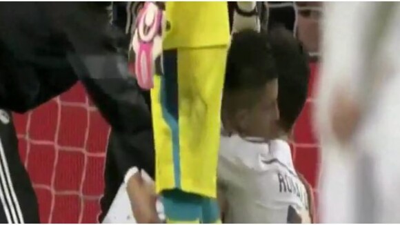 Cristiano Ronaldo : câlin avec un fan... en plein match du Real Madrid