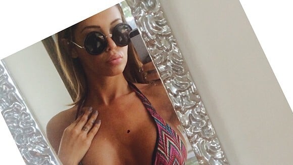 Nabilla Benattia sexy dans un bikini trop petit sur Instagram