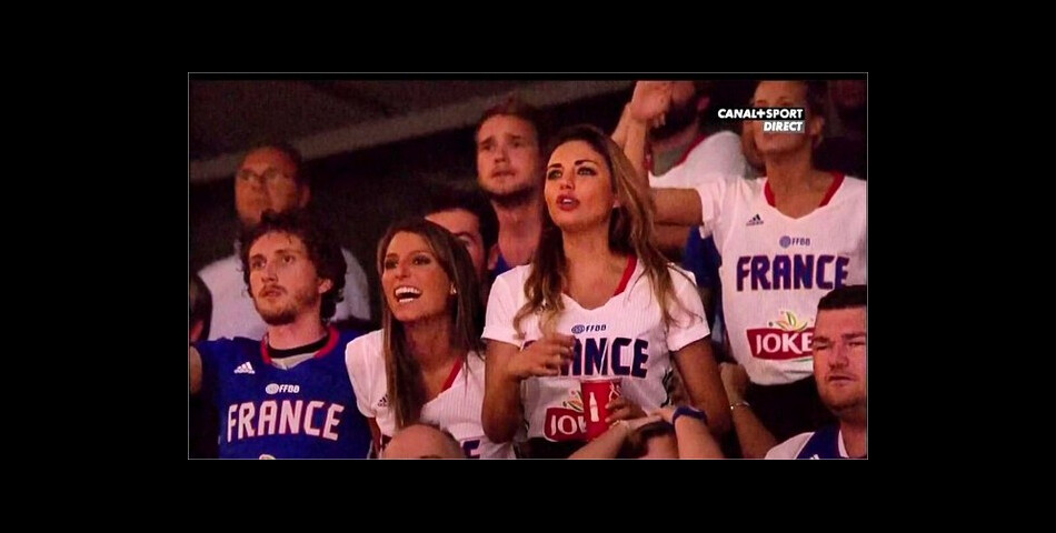 Baptiste Lecaplain, Laury Thilleman et Ariane Brodier supporters des Bleus au basket en quart de finale de la Coupe du Monde 2014 contre l&#039;Espagne