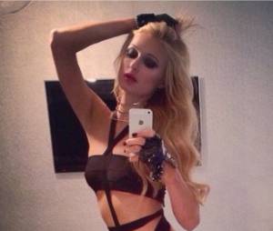 Paris Hilton : dominatrice sexy sur Instagram