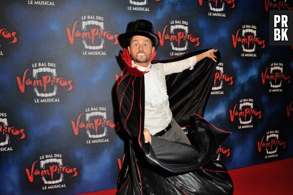 Christophe Beaugrand sort les crocs pour Le Bal des Vampires, le 16 octobre 2014 au Théâtre Mogador