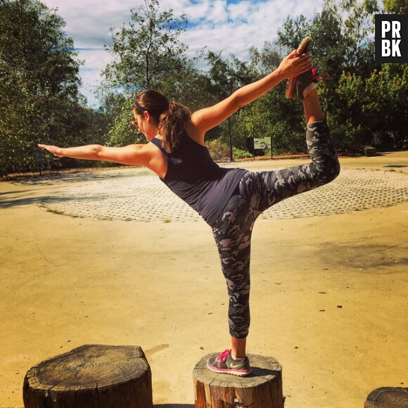 Lea Michele : séance de yoga sexy sur Instagram le 26 octobre 2014