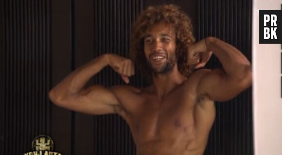 Koh Lanta 2014 : Laurent admire ses muscles