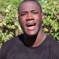 Un boxeur tabasse un fan pour ses 5000 j'aime Facebook