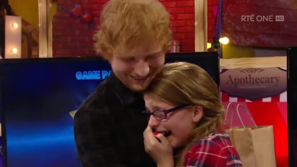 Ed Sheeran généreux : il surprend une fan à la télévision