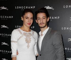 Pierre Niney et sa compagne à l'ouverture de la boutique Longchamp sur les Champs Elysées à Paris, le 4 décembre 2014