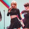 Taylor Swift sur la scène du Jingle Ball le 6 décembre 2014 à Los Angeles