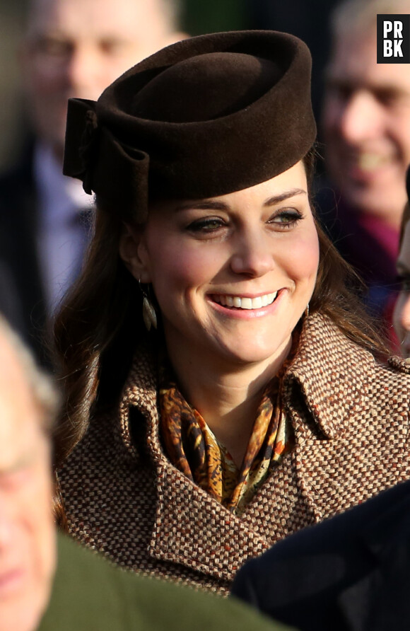 Kate Middleton enceinte et rayonnante à la messe de Noël de la famille royale le 25 décembre 2014