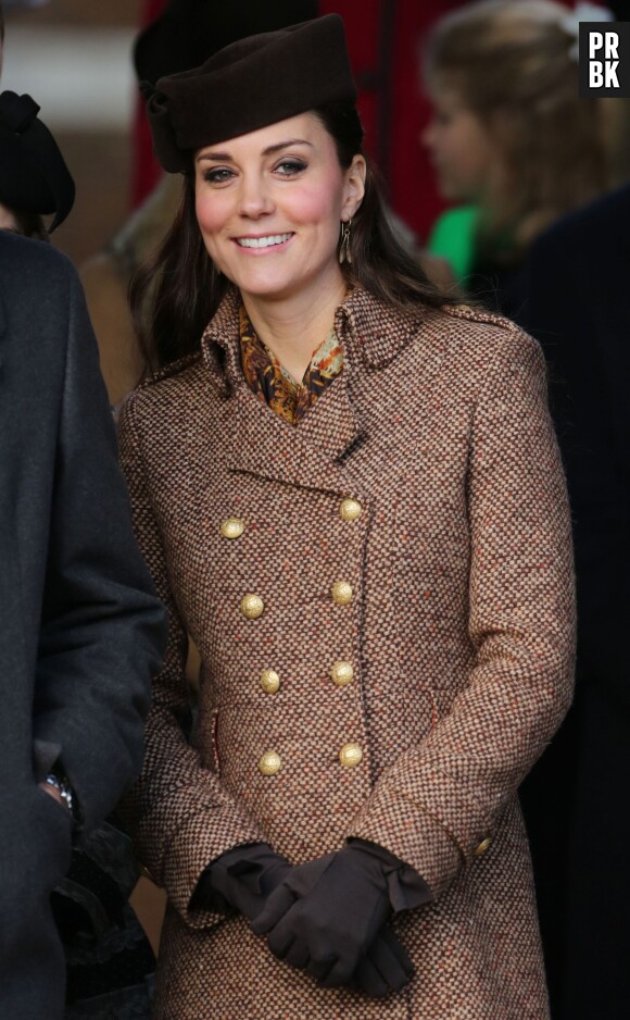 Kate Middleton enceinte : un ventre très discret à la messe de Noël de la famille royale le 25 décembre 2014