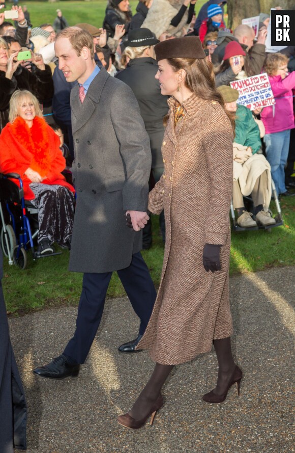 Kate Middleton et le Prince William main dans la main à la messe de Noël de la famille royale le 25 décembre 2014