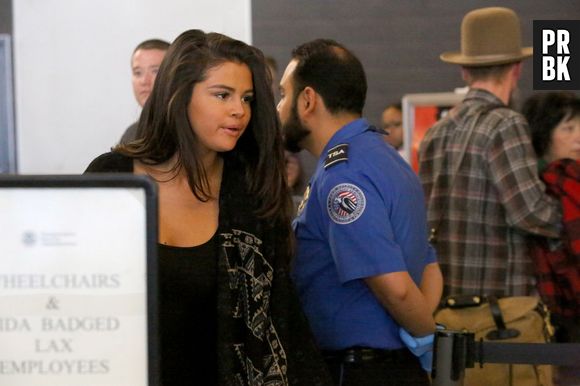 Selena Gomez à l'aéroport de Los Angeles le 27 décembre, direction Dubaï pour le Nouvel An