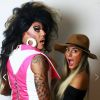 Anaïs Camizuli coquine au côté de la drag queen Mc Coco