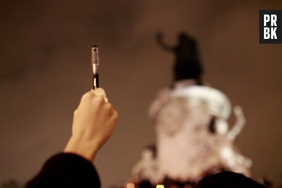 Charlie Hebdo : près de 35 000 personnes réunies à Paris Place de la République (comme dans toute la France) après l'attentat terroriste qui a causé la mort de 12 journalistes et policiers, le 7 janvier 2015