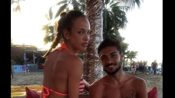 Vanessa Lawrens sexy en bikini avec Julien Guirado pour la promo de La Maison du Bluff 5