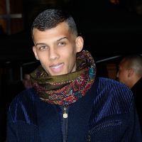 Stromae emmitouflé et chic au front row du défilé Valentino à Paris