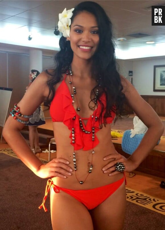 Hinarere Taputu (Miss Tahiti) sexy en bikini