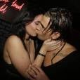  Kelly Helard et Neymar s'embrassent pour la soir&eacute;e des 25 ans de Hot Video au Titi Twister &agrave; Paris, le 27 novembre 2014 