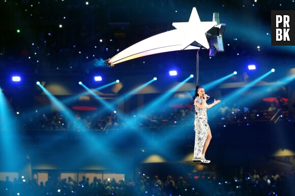 Katy Perry en hauteur pour chanter 'Firework' au Super Bowl 2015 le dimanche 1er février 2015