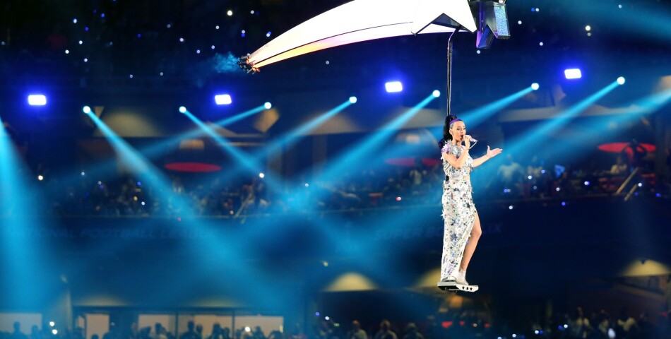 Katy Perry en hauteur pour chanter &#039;Firework&#039; au Super Bowl 2015 le dimanche 1er février 2015