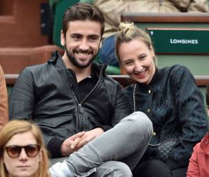 Audrey Lamy et son chéri Thomas dans les tribunes de Roland Garros