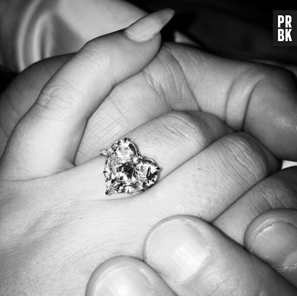 Lady Gaga : sa bague de fiançailles dévoilée sur Instagram