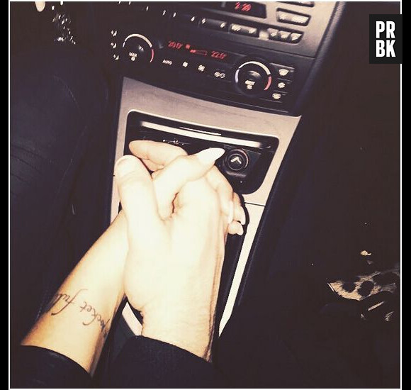 Aurélie Van Daelen et son petit-ami main dans la main sur Instagram, le 23 février 2015